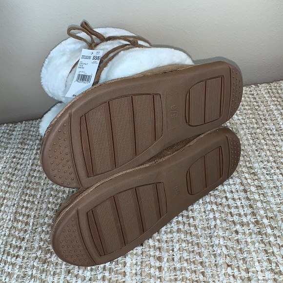 NWT Faux Fur Lined Booties Women’s Size 5/6 - Picture 6 of 9